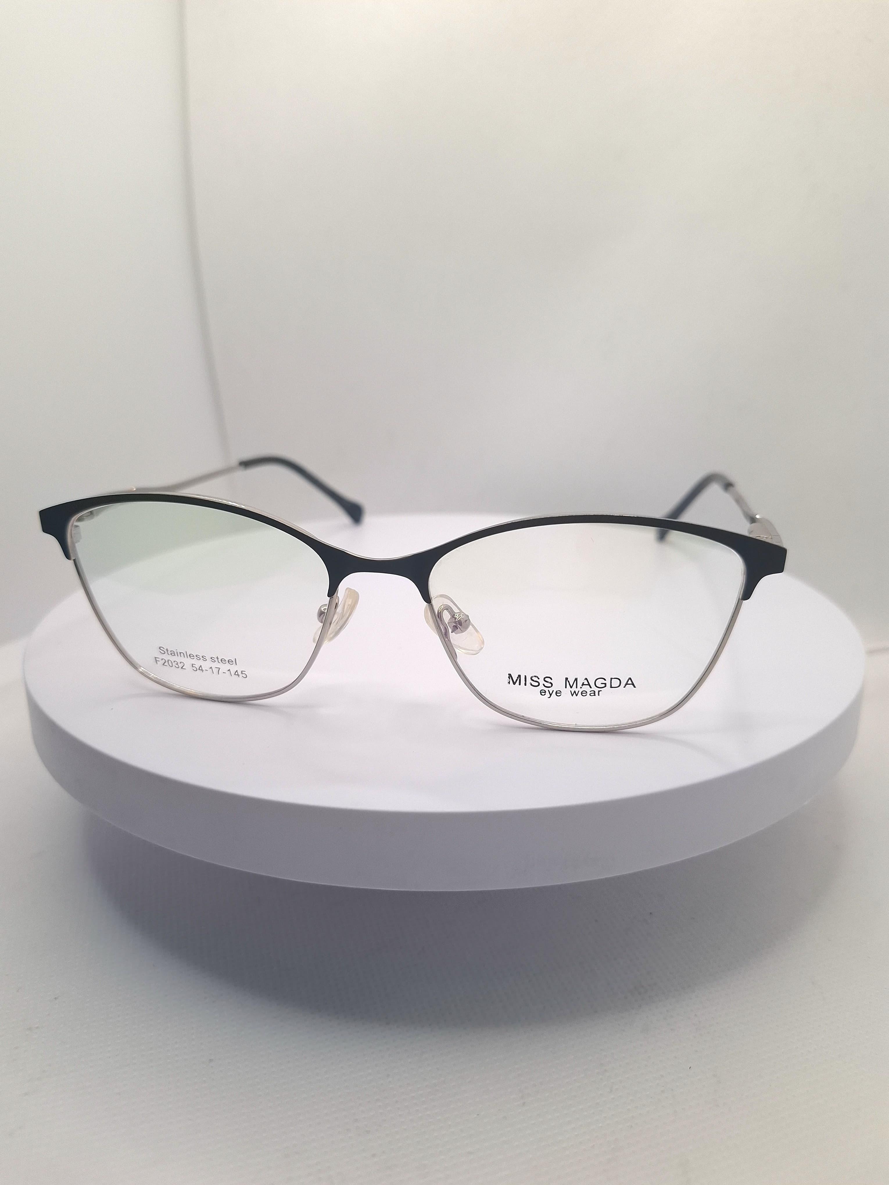Frame optical I Care Optic tampak depan.